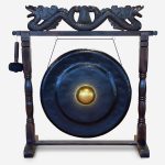 Velik gong v starinskem stojalu – 80cm