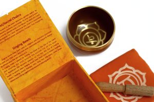 Mini pojoča skleda – set – sakralna čakra